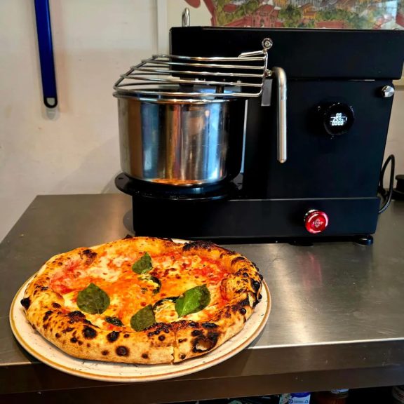Dr. Pizza Spiral-5 dagasztógép kivehető tállal (5 literes, spirálkaros)