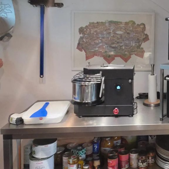 Dr. Pizza Spiral-10 dagasztógép kivehető tállal (10 literes, spirálkaros)