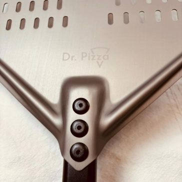  Dr. Pizza 14" perforált alumínium vető pizzalapát rövid nyéllel